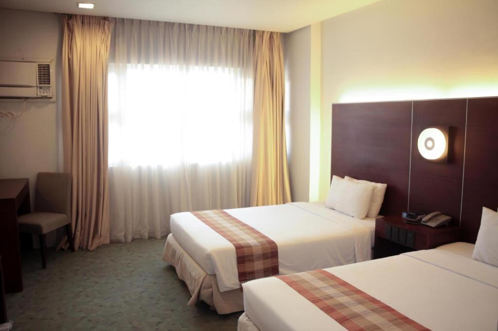 Casablanca Suites Легазпи Екстериор снимка