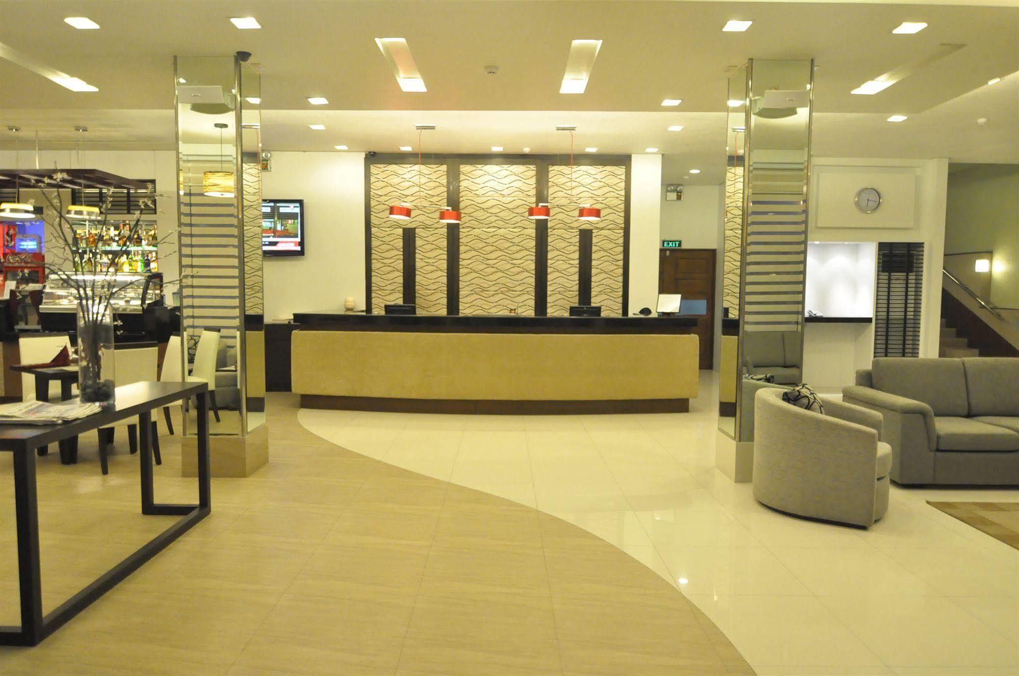 Casablanca Suites Легазпи Екстериор снимка